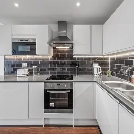 New Apartment 20 Mins From Waterloo London Bp36 Bagian luar foto
