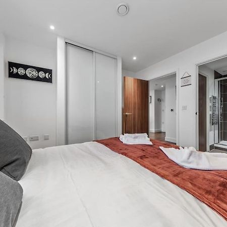 New Apartment 20 Mins From Waterloo London Bp36 Bagian luar foto