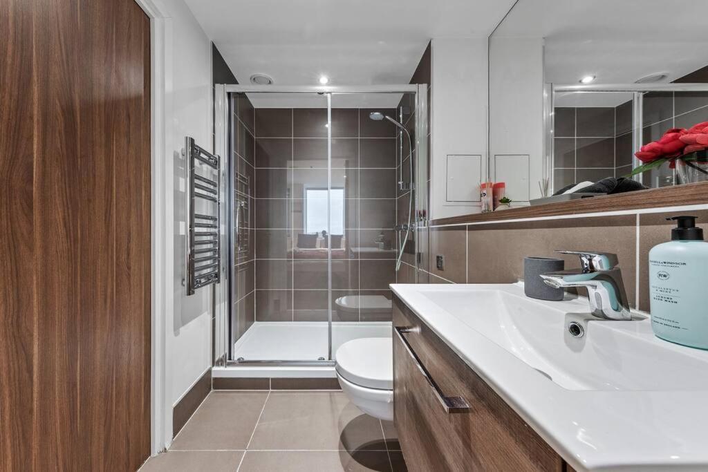 New Apartment 20 Mins From Waterloo London Bp36 Bagian luar foto
