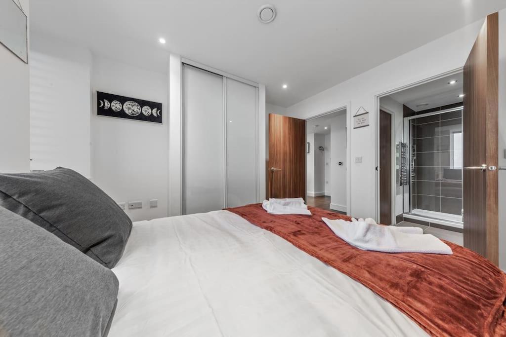 New Apartment 20 Mins From Waterloo London Bp36 Bagian luar foto