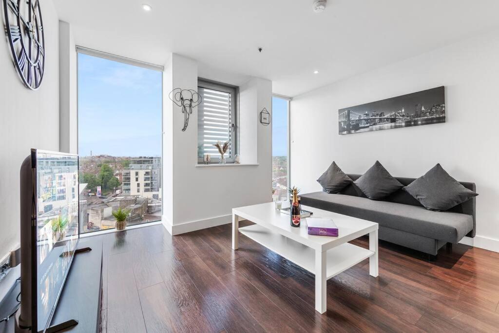 New Apartment 20 Mins From Waterloo London Bp36 Bagian luar foto